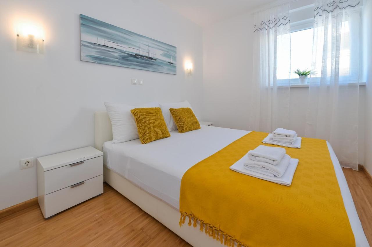 Apartment Funtastic With Private Pool Новаля Екстериор снимка