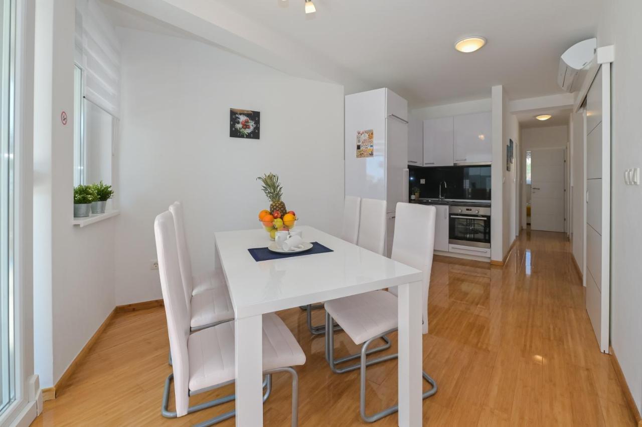 Apartment Funtastic With Private Pool Новаля Екстериор снимка