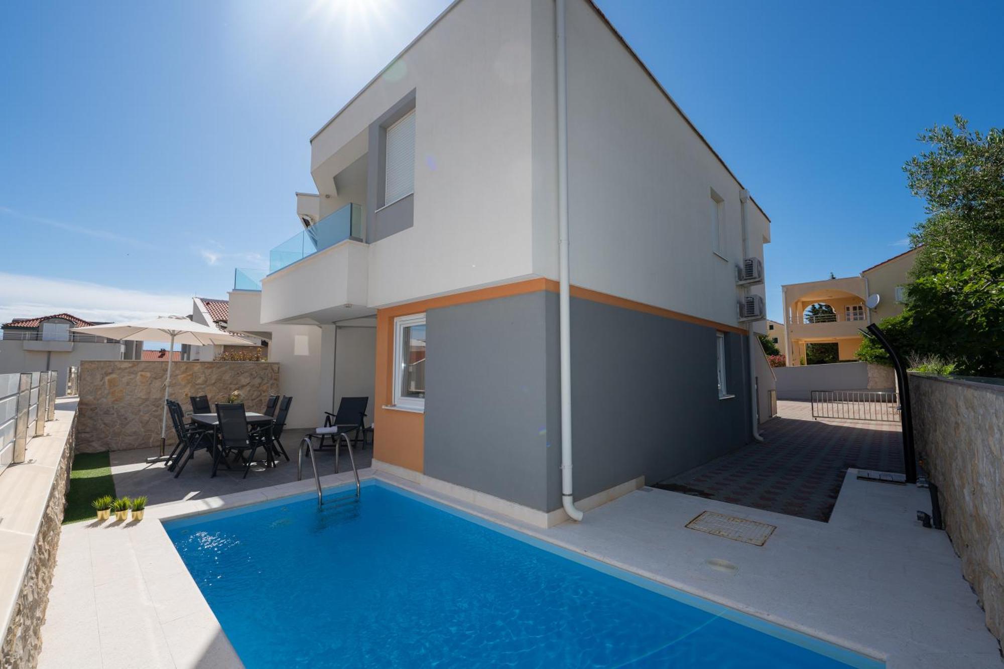 Apartment Funtastic With Private Pool Новаля Екстериор снимка