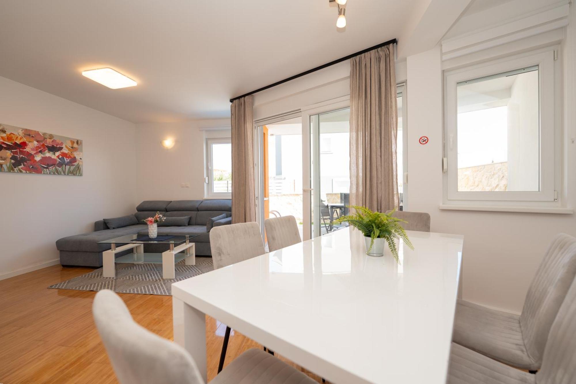 Apartment Funtastic With Private Pool Новаля Екстериор снимка