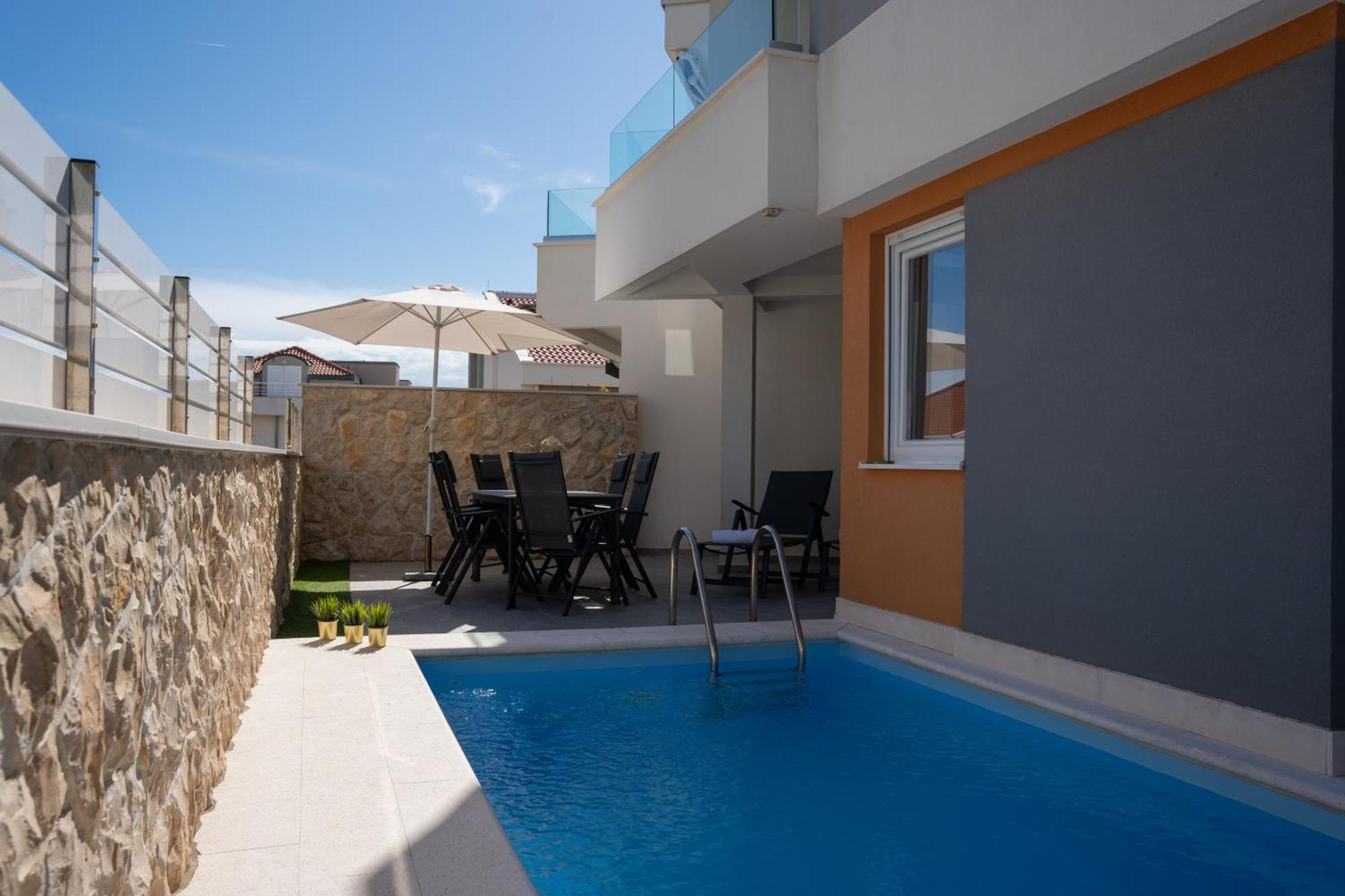 Apartment Funtastic With Private Pool Новаля Екстериор снимка