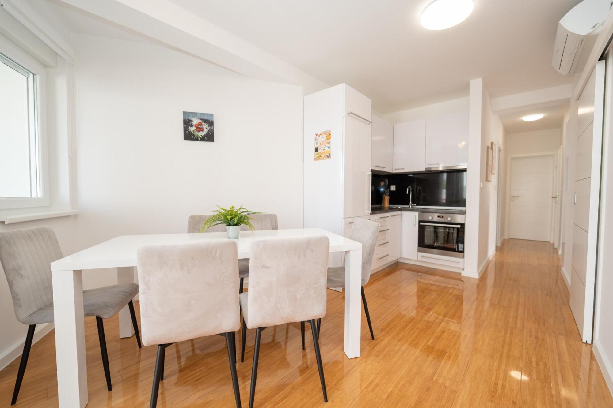 Apartment Funtastic With Private Pool Новаля Екстериор снимка